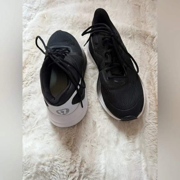 Lululemon Women's Blissfeel Running Shoe - Picture 3 of 6